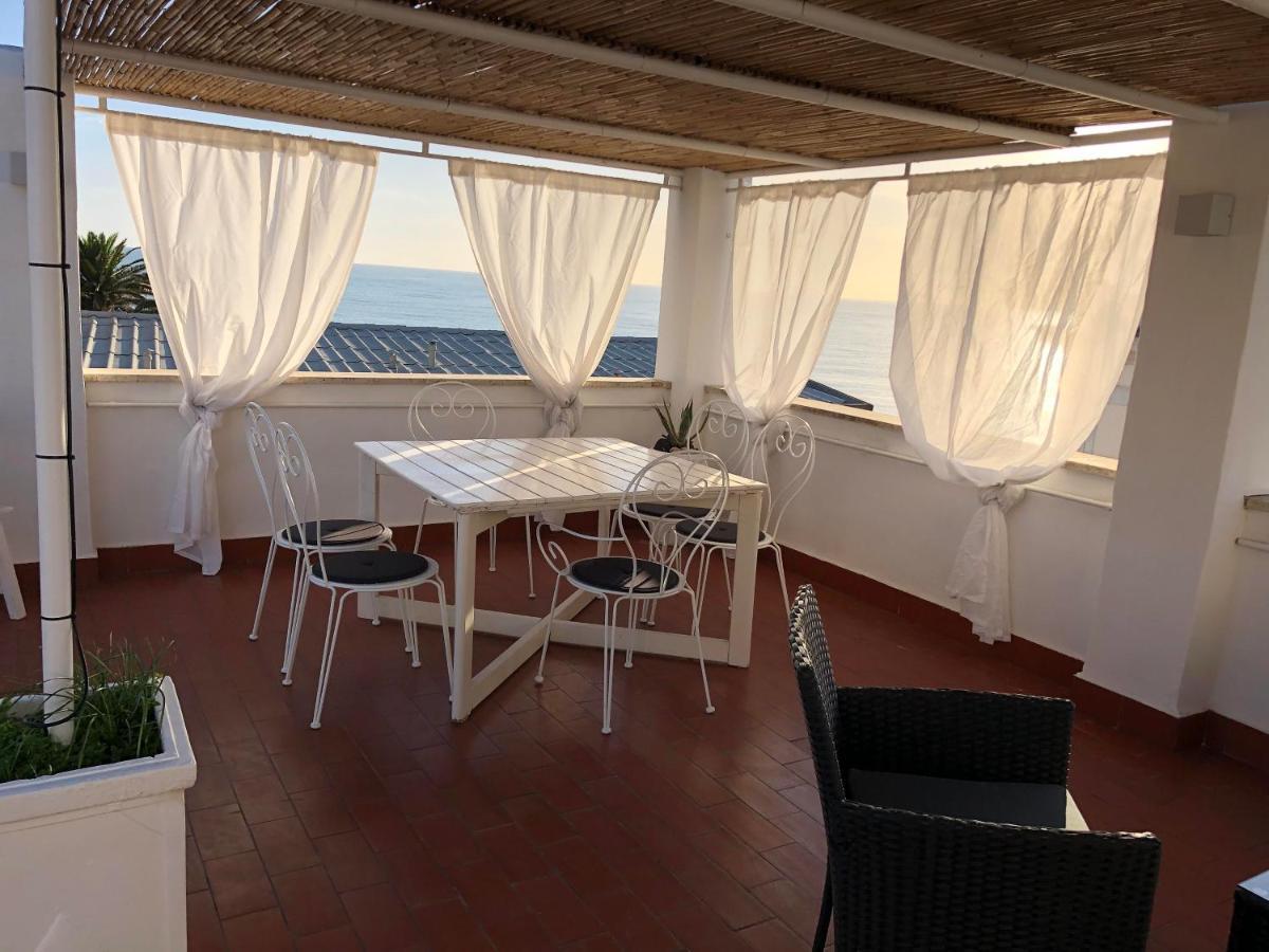 Вилла La Terrazza Sul Mare Санта-Маринелла Экстерьер фото
