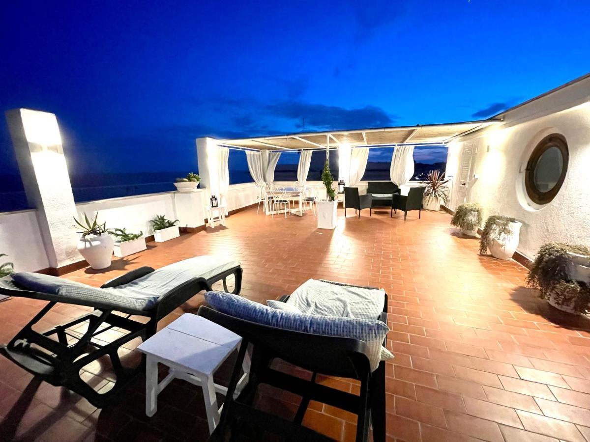 Вилла La Terrazza Sul Mare Санта-Маринелла Экстерьер фото